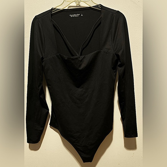 Abercrombie & Fitch Soft A&F Black Long-Sleeve Strappy Squareneck Bodysuit - Picture 2 of 5